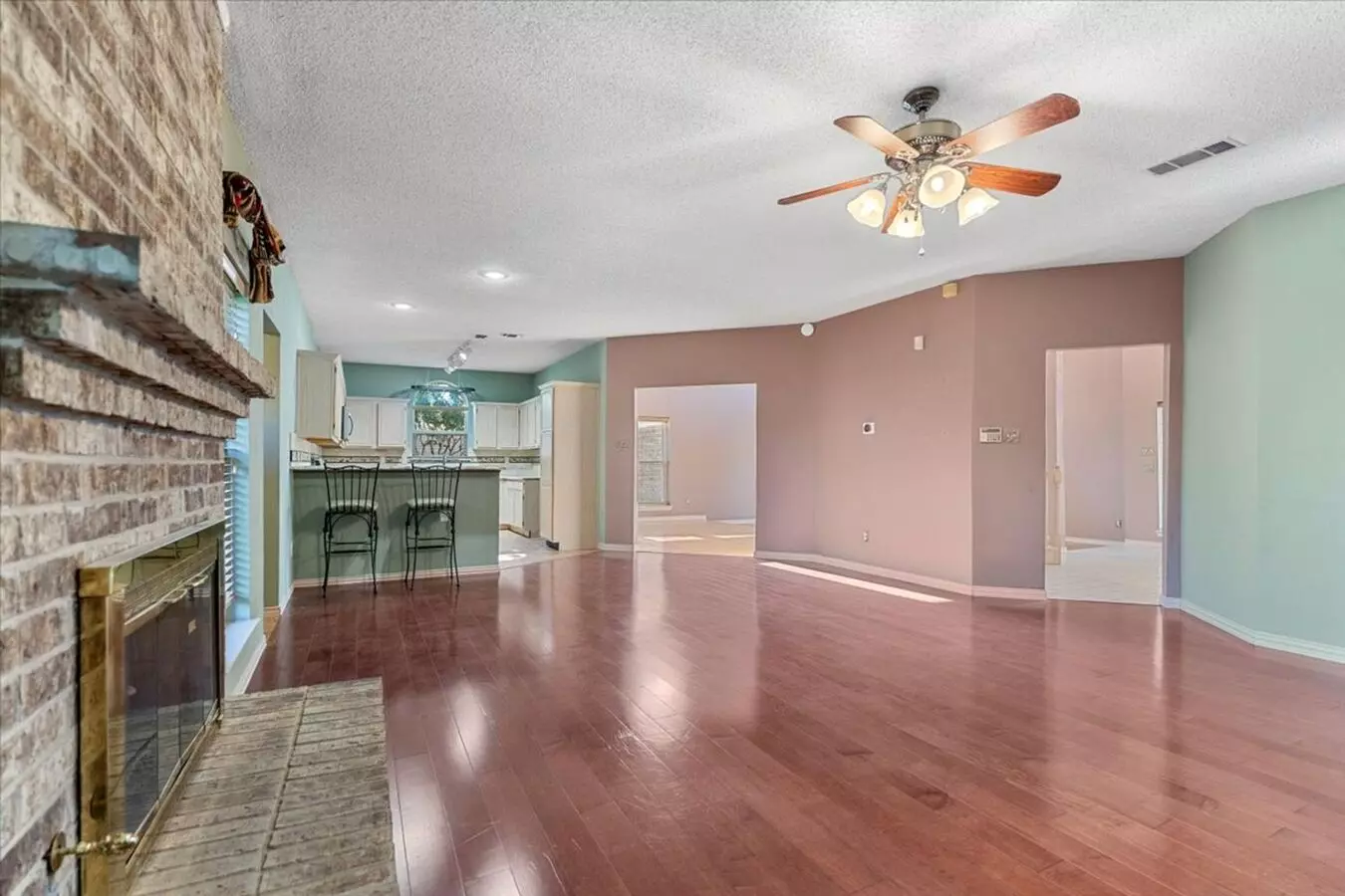 Move In Ready! 3-bed 3-bath 3099 Sqft 2-story Cul-de-sac Located In The Desirable Harvestwood Subdivision!!! photo 3