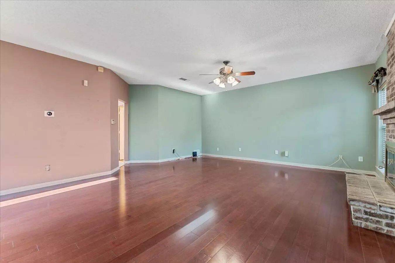 Move In Ready! 3-bed 3-bath 3099 Sqft 2-story Cul-de-sac Located In The Desirable Harvestwood Subdivision!!! photo 2