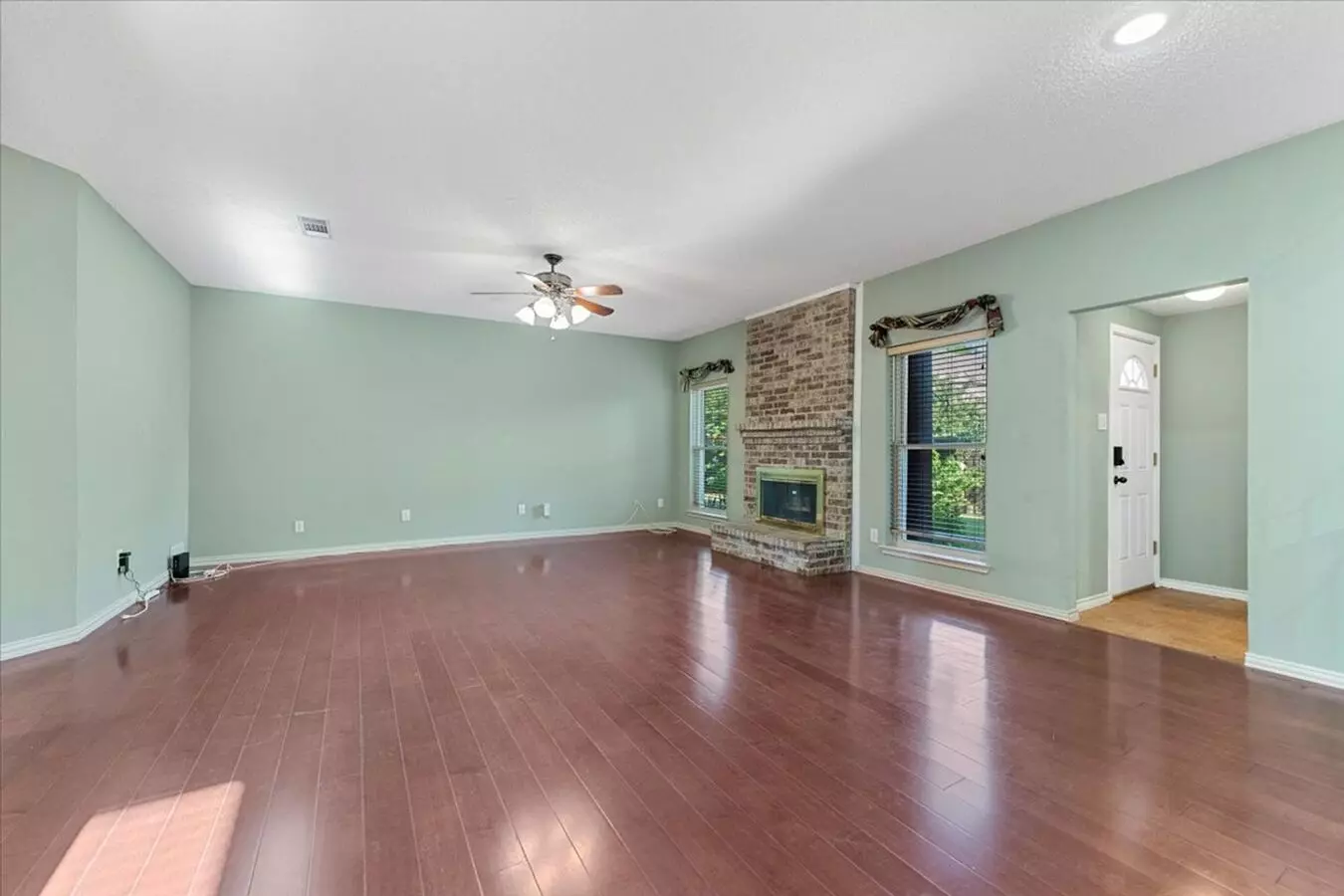 Move In Ready! 3-bed 3-bath 3099 Sqft 2-story Cul-de-sac Located In The Desirable Harvestwood Subdivision!!! photo 4