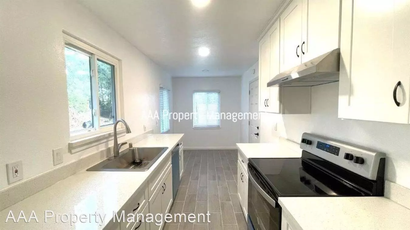 400 Lenox Ct. photo 2