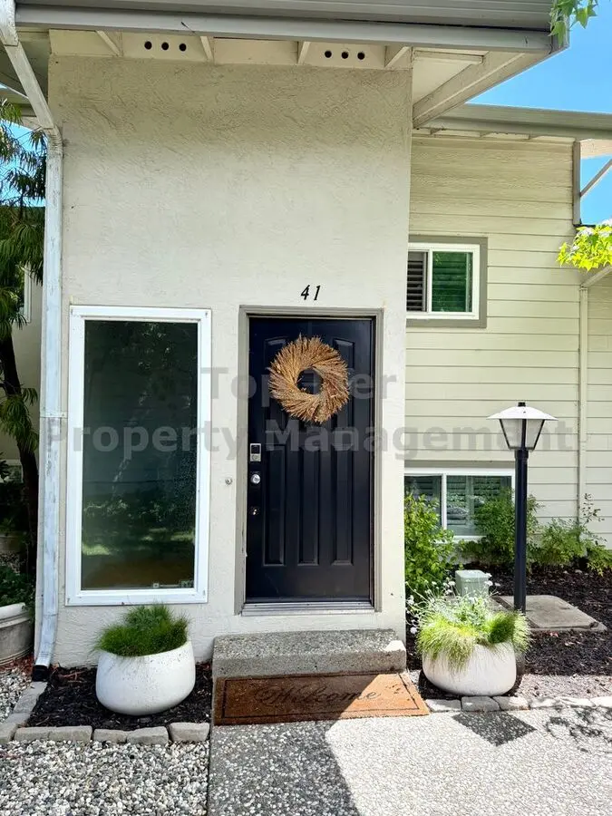 Amazing Views In This Beautiful 2 Bed / 2.5 Bath / 1,472 Sqft Pleasant Hill Townhouse Available Now For Lease! photo 2