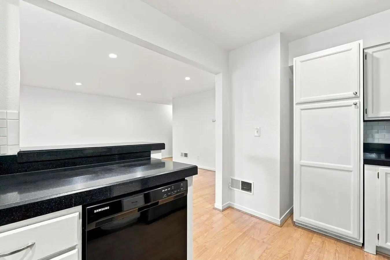Beautiful Spacious 2-bedroom 2-bath Townhome In Pleasant Hill! photo 5
