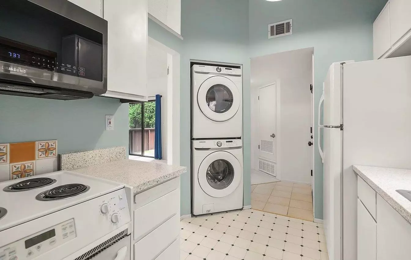 Comfort And Energy Efficiency. As An Upper-floor End Unit, The Home En photo 4