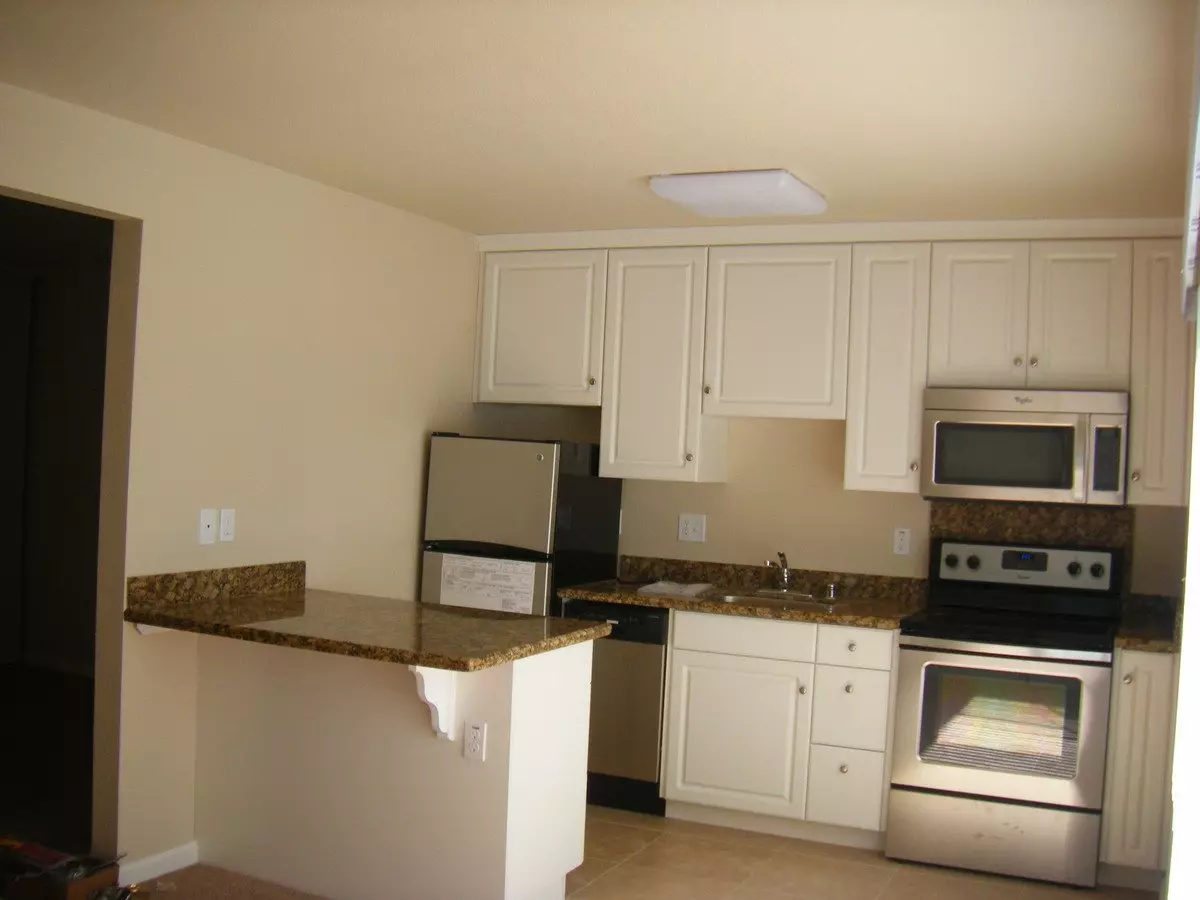 Garden-style complex in great Pleasant Hill photo 2