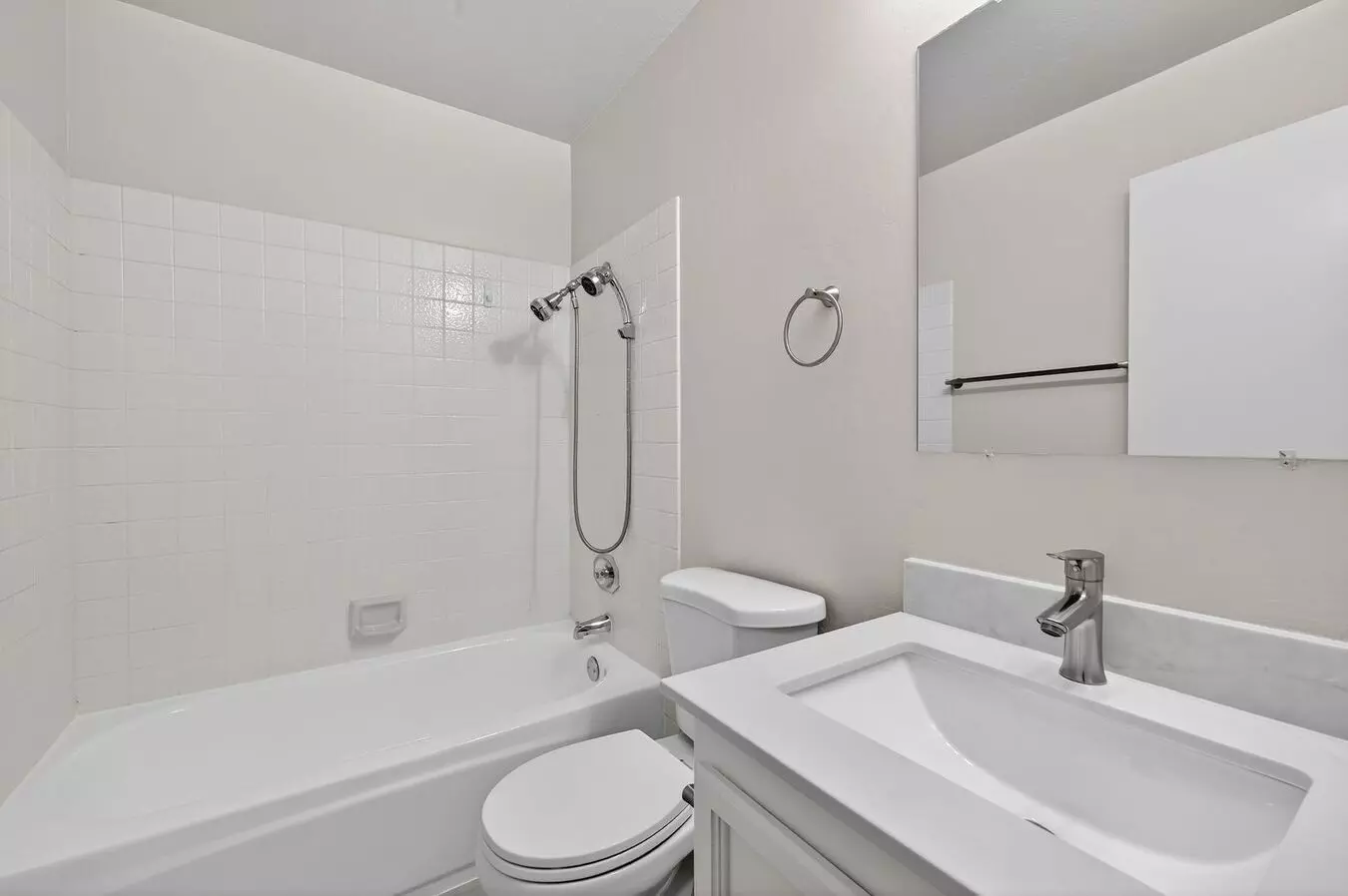 Newly Renovated 3/2.5 Bath End-unit Townhome With Vaulted Ceilings – Minutes To I-680 &amp; Downtown! photo 4