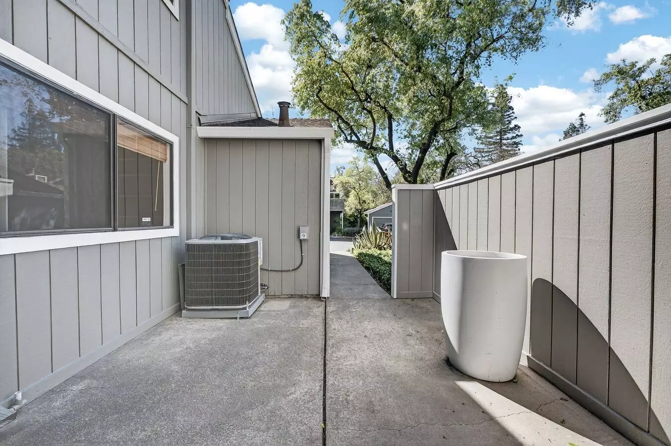 Newly Renovated 3/2.5 Bath End-unit Townhome With Vaulted Ceilings – Minutes To I-680 &amp; Downtown! photo 5