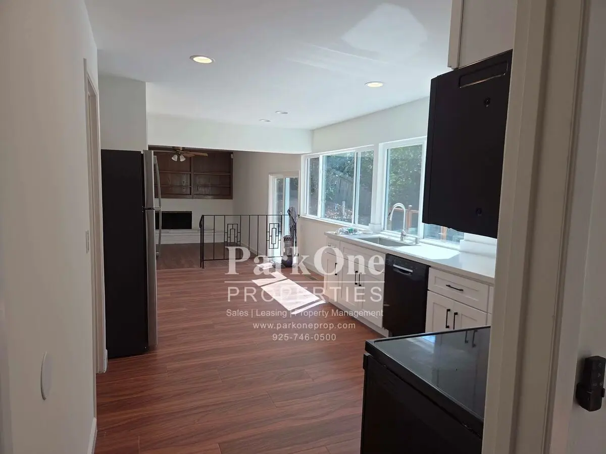 Newly Renovated 3/2.5 Bath End-unit Townhome With Vaulted Ceilings – Minutes To I-680 &amp; Downtown! photo 5