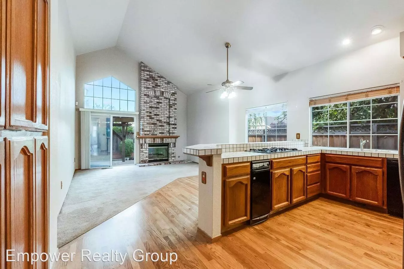 3305 Vermont Pl. photo 4