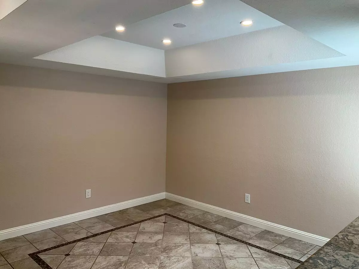 1156 Tiffany Ln photo 2