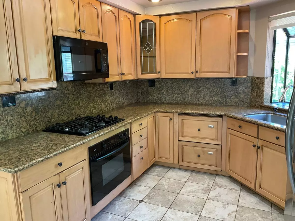 1156 Tiffany Ln photo 5