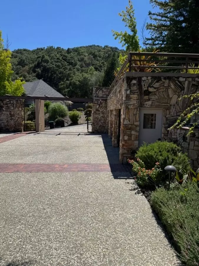 21 Deer Oaks Court