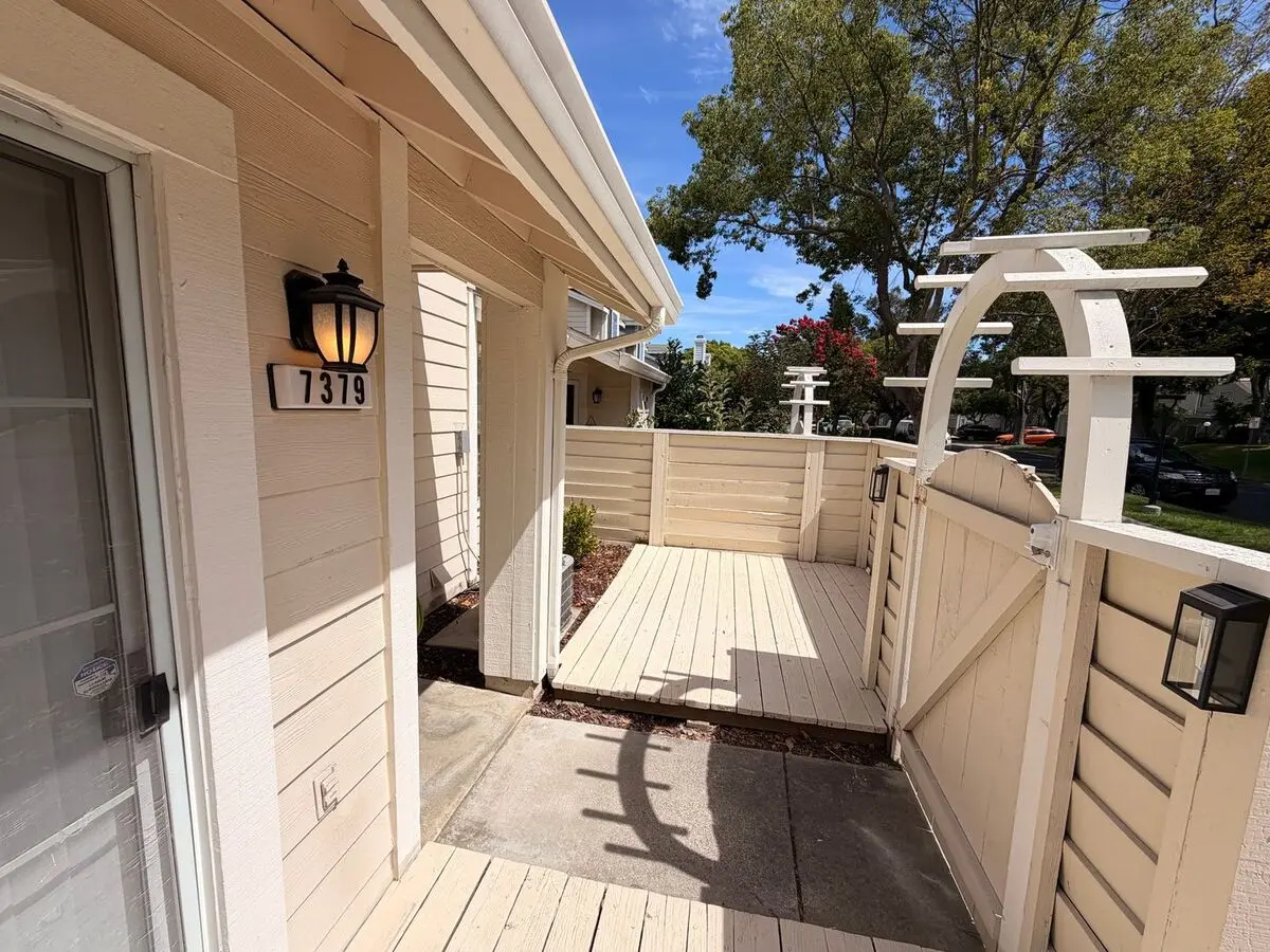 Stunning Two Floor 3bd/2.5ba Townhome In Pleasanton Ca!!!! photo 5