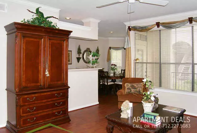 206 Kellington Drive North, Kingwood, TX 77339 photo 3