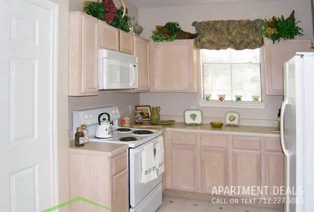 206 Kellington Drive North, Kingwood, TX 77339 photo 4