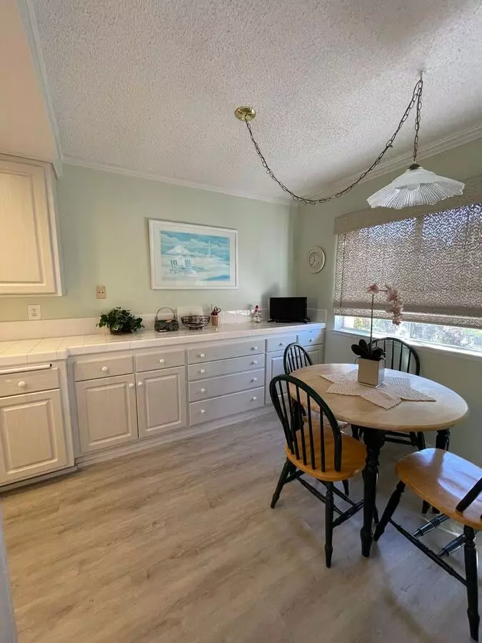 Charming 3br/2ba Updated Fully Furnished Vacation Rental W/ Golf Course View photo 4