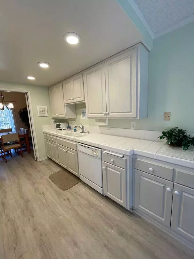 Charming 3br/2ba Updated Fully Furnished Vacation Rental W/ Golf Course View photo 5