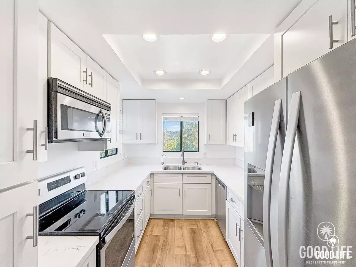 Move-in Ready Condo Overlooking The Heights Golf Course photo 2