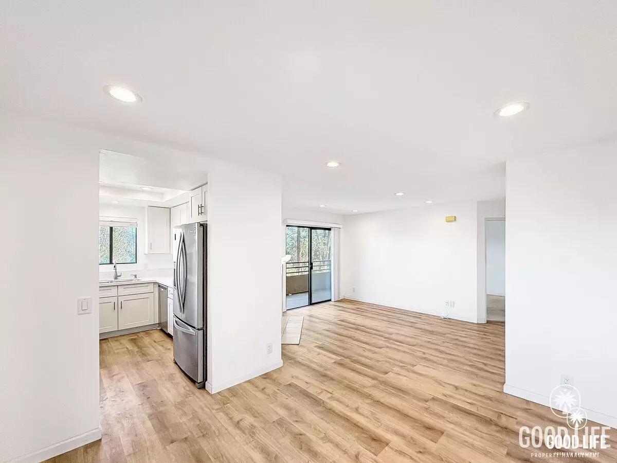 Move-in Ready Condo Overlooking The Heights Golf Course photo 4