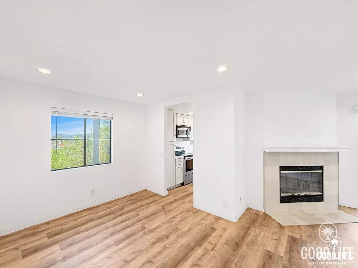 Move-in Ready Condo Overlooking The Heights Golf Course photo 3