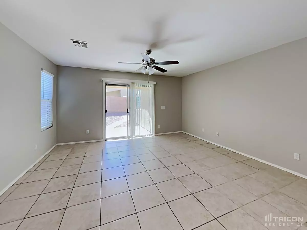 3341 West Yellow Peak Drive, San Tan Valley, AZ 85142 photo 3