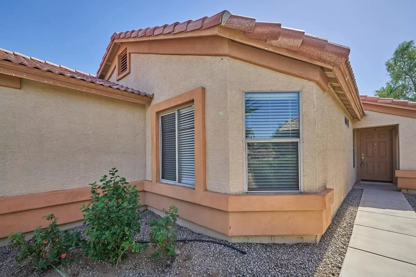 3677 W Santa Cruz photo 2