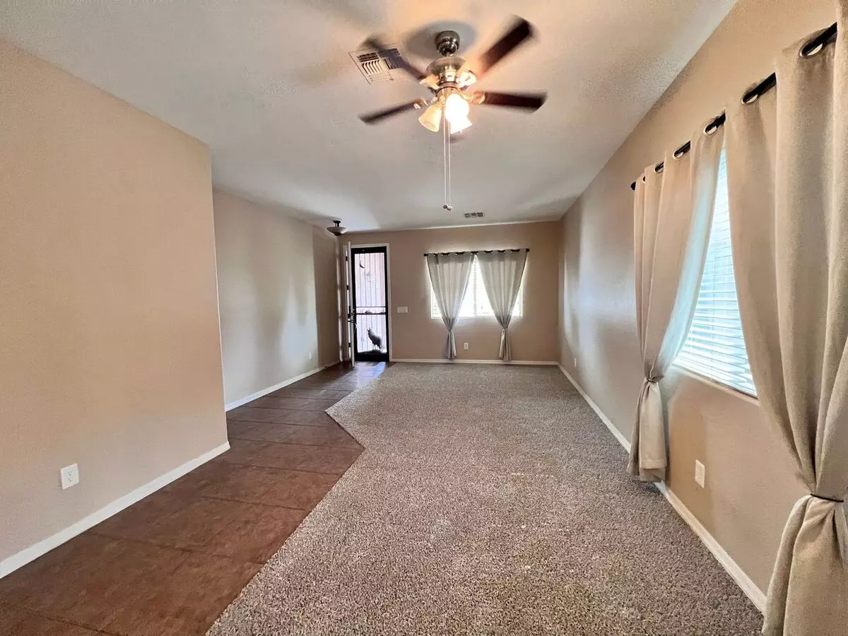 1418 W Crape Rd San Tan Valley, AZ 85140 photo 2