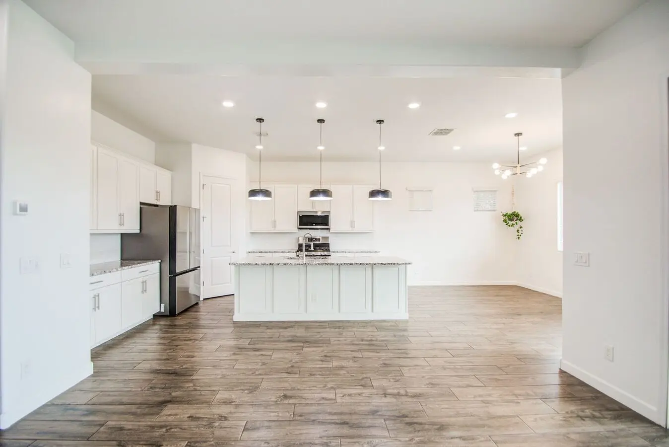 Spacious New photo 3