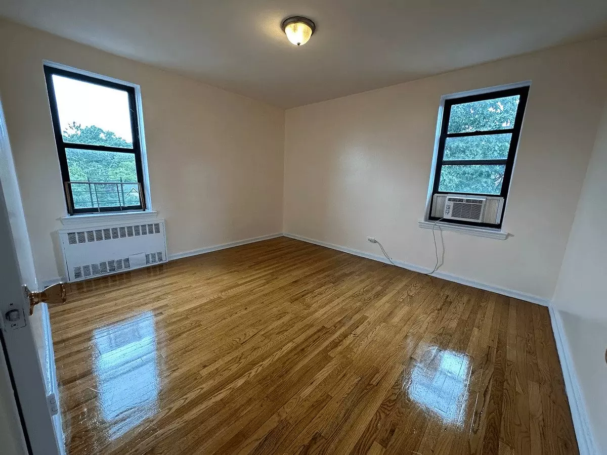 Comfortable 1br With Hardwood Floors In Elevator Building photo 4