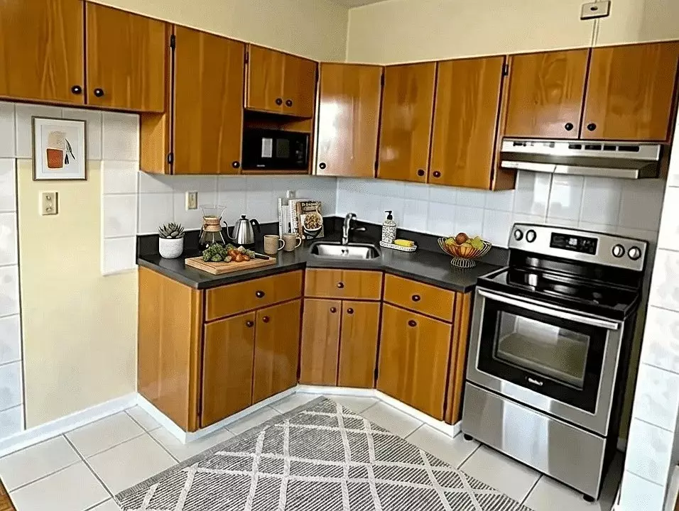 Jamaica Beauty | Ample Storage | Contemporary Style photo 5