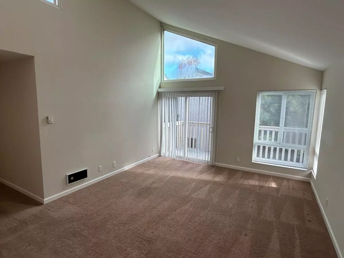 1403 Oxford St RWC photo 3