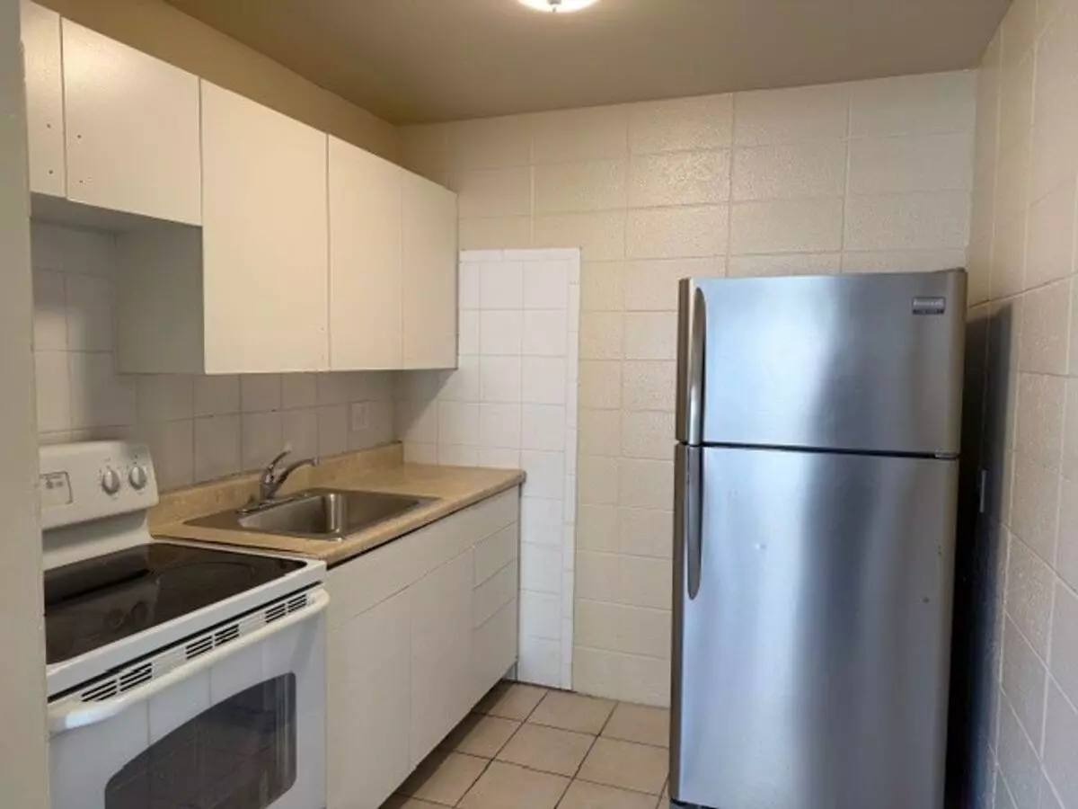1728 Broadway photo 4