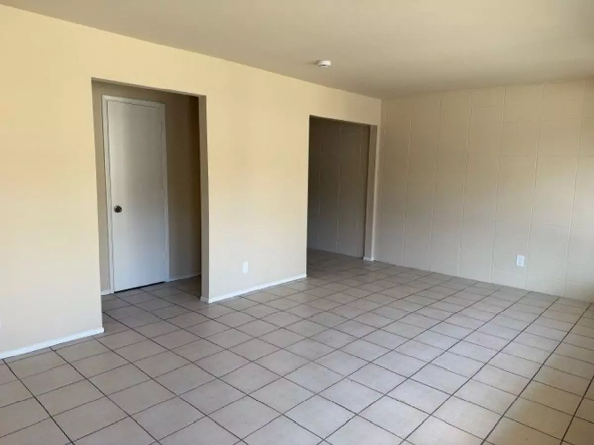 1728 Broadway photo 3