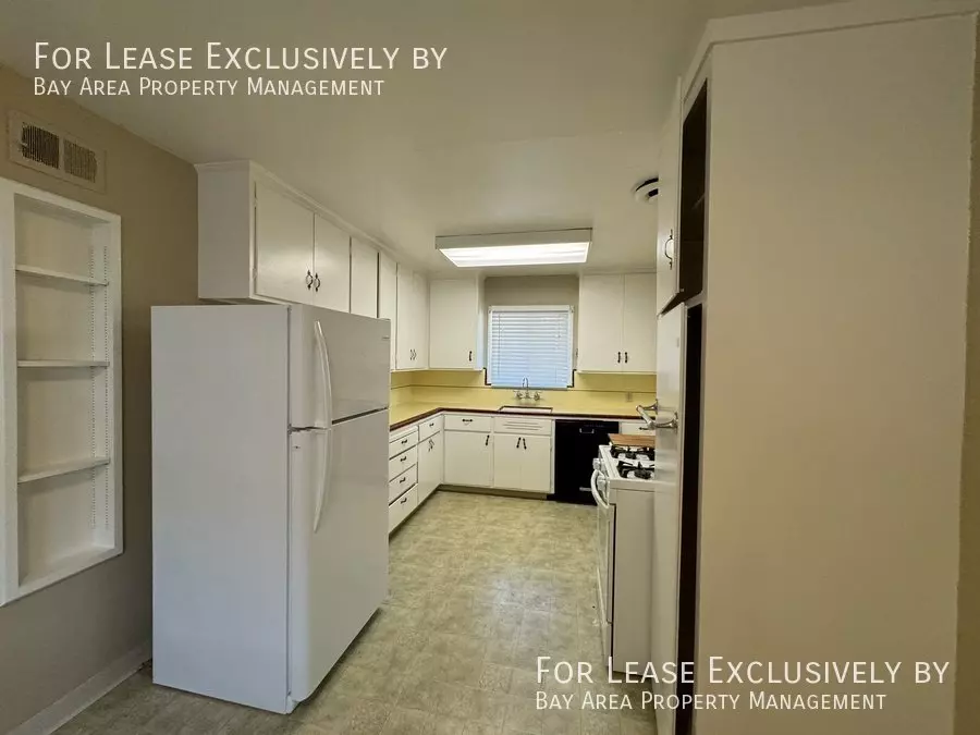 330 Orchard Avenue, Redwood City, CA 94061 photo 2