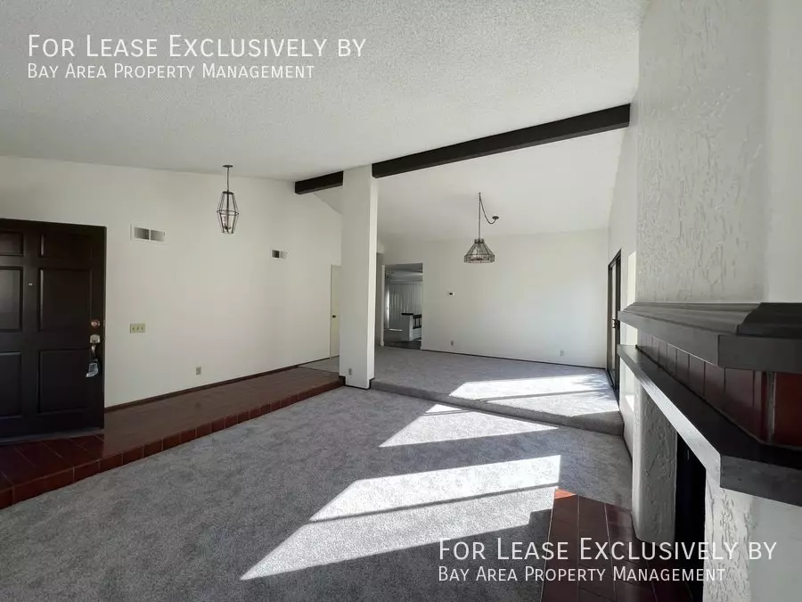 8 Barcelona Circle, Redwood City, CA 94065 photo 3