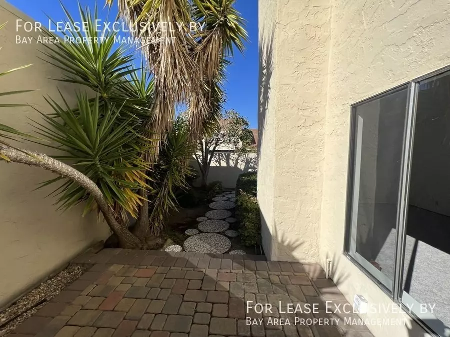 8 Barcelona Circle, Redwood City, CA 94065 photo 4