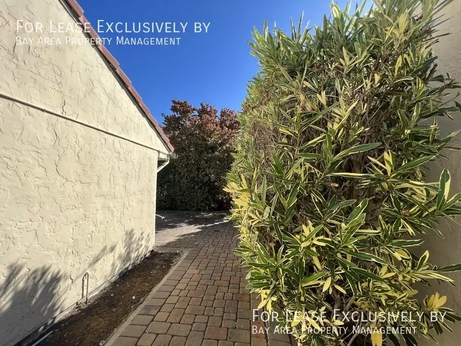 8 Barcelona Circle, Redwood City, CA 94065 photo 5
