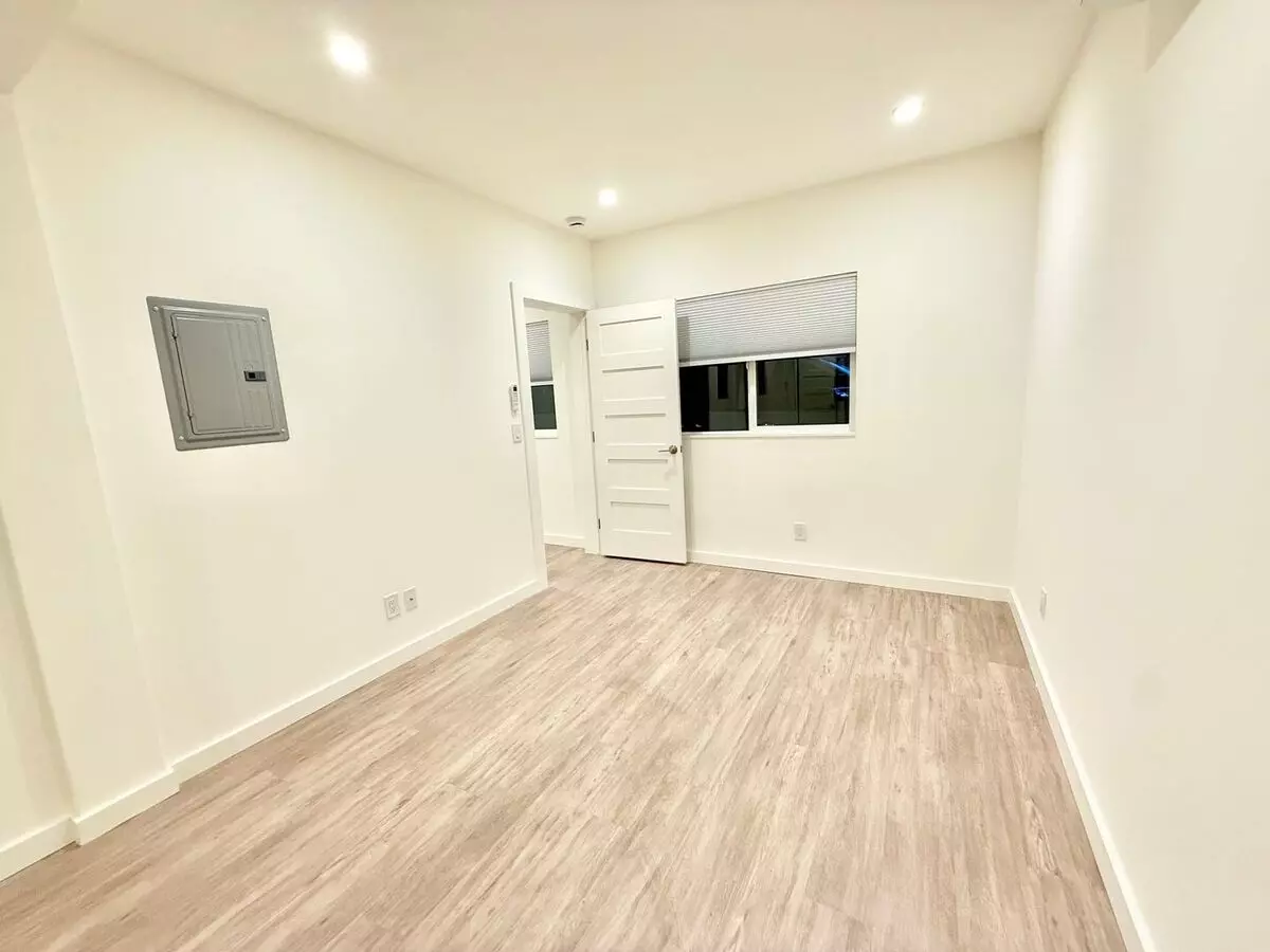 806 Fulton photo 4