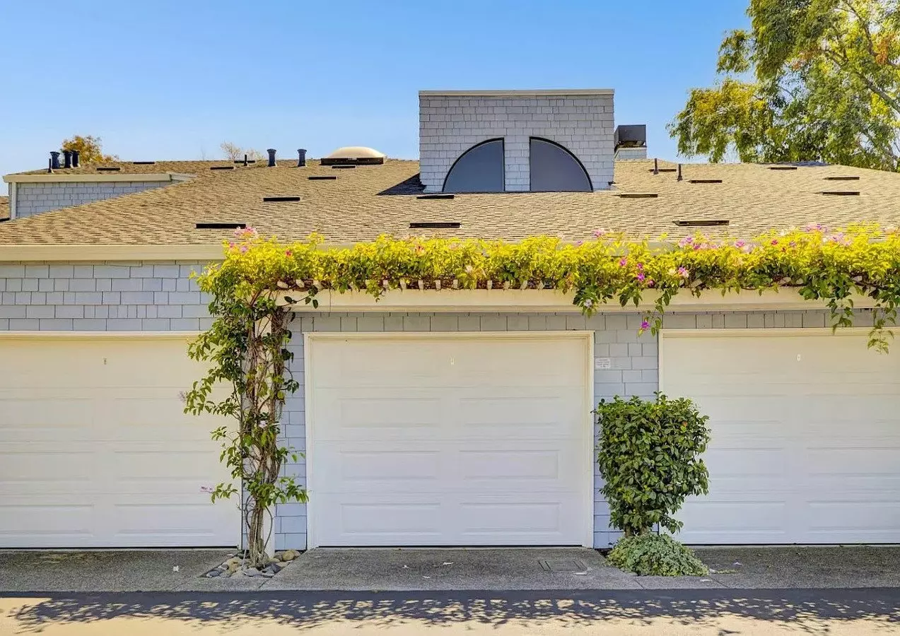 Experience The Best Of Waterfront Living In The Picturesque Community! photo 3