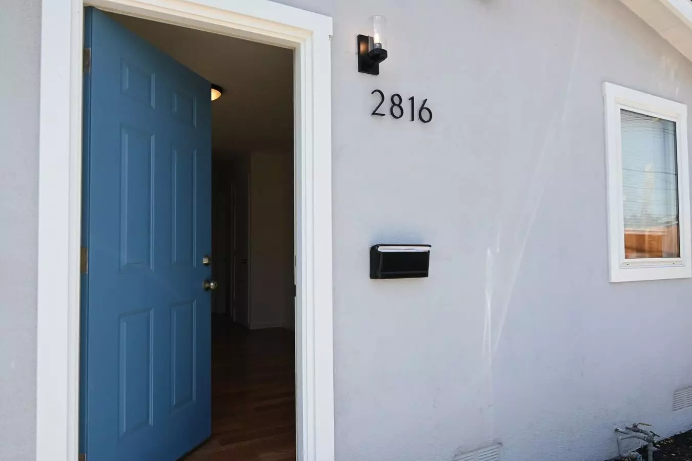 2/1 - Central Redwood City Location - Hwy 84  101 photo 2