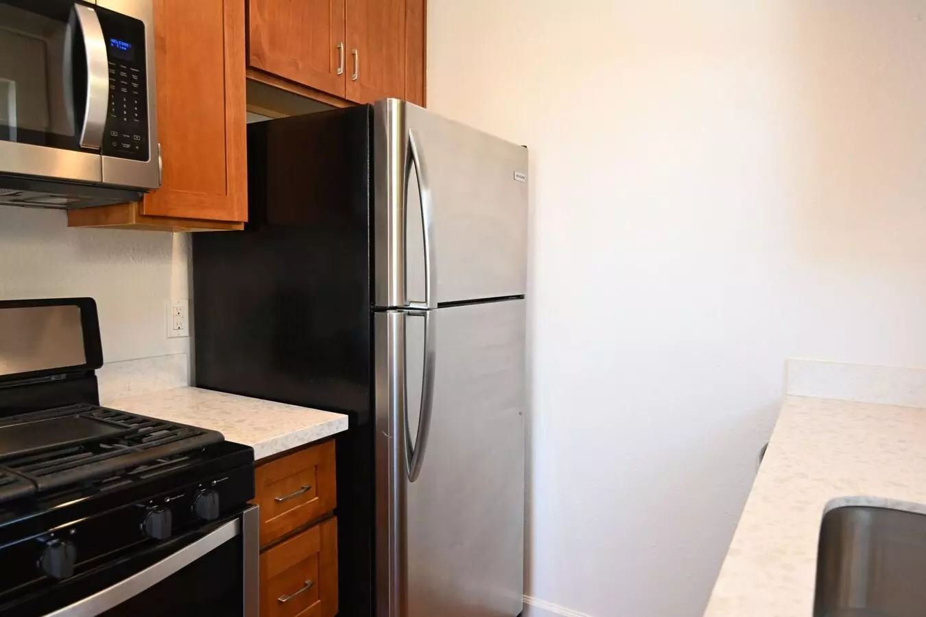 2/1 - Central Redwood City Location - Hwy 84  101 photo 5