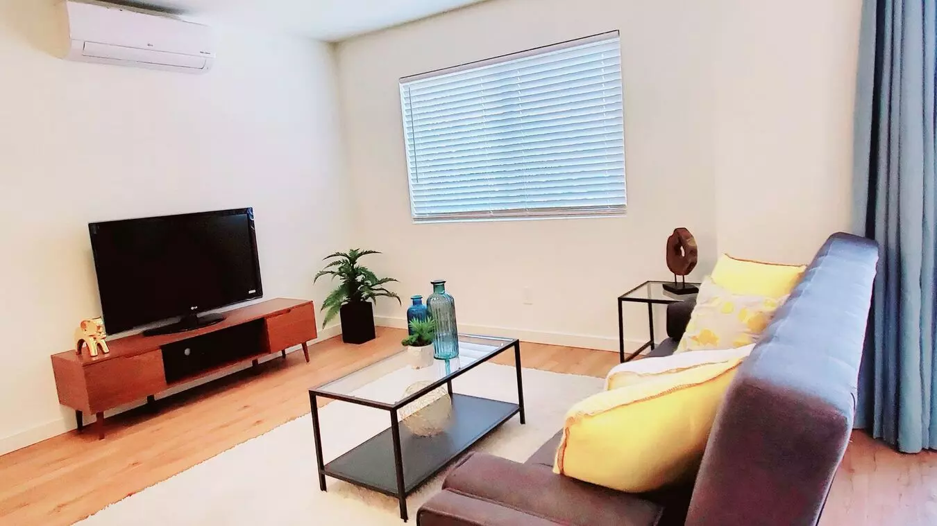 Redwood City: Unfurnished And Remodeled 2 Bed 2 Bath W/ Laundry In Unit, A/c Mini-split &amp; Parking Included photo 4