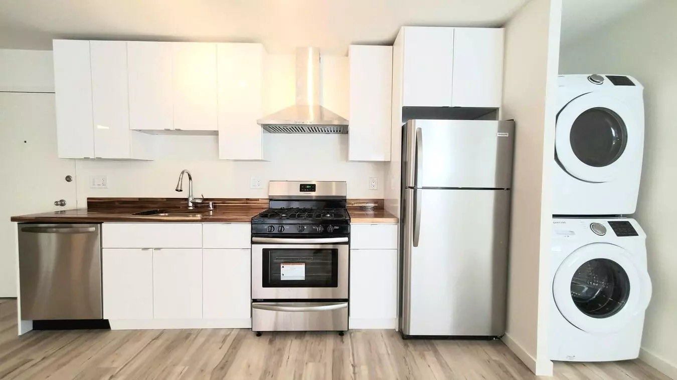 Redwood City: Unfurnished And Remodeled 2 Bed 2 Bath W/ Laundry In Unit, A/c Mini-split &amp; Parking Included photo 2
