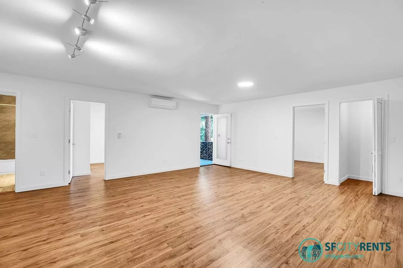 Redwood City: Updated And Unfurnished 1 Bed 1 Bath W/ Large Living Room, Private Patio, &amp; Parking Included photo 4