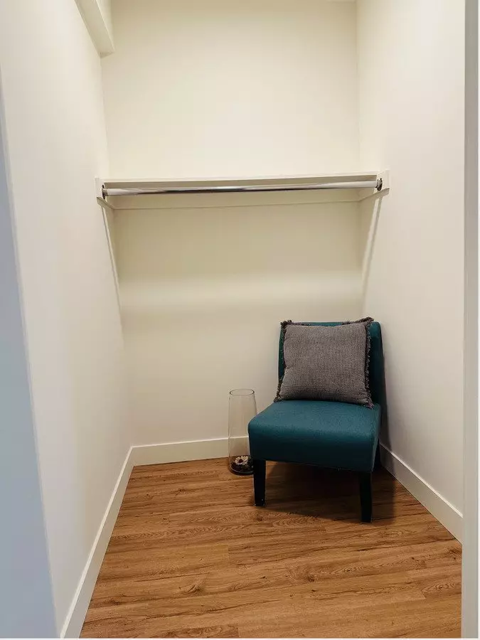 Redwood City: Unfurnished And Remodeled Studio W/ Laundry In Unit &amp; Parking Included photo 2