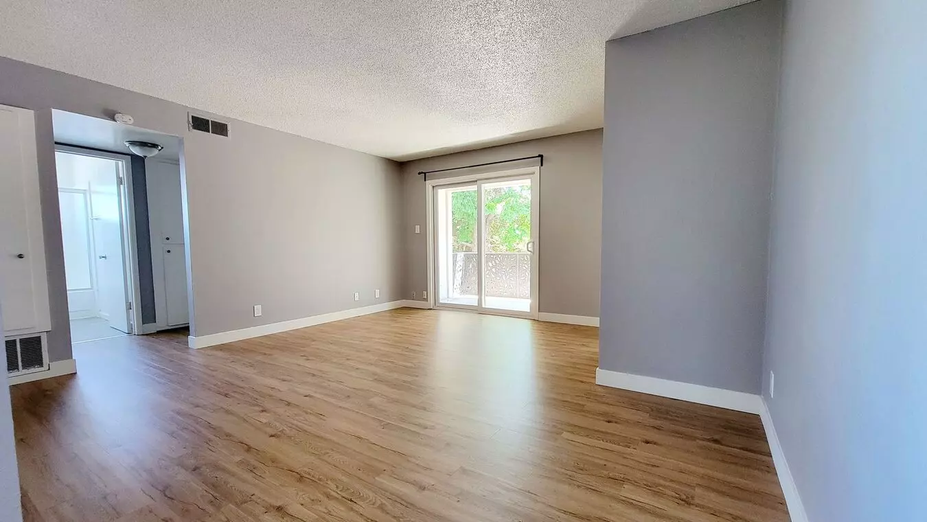 Redwood City: Updated 2 Bed 1 Bath With Private Balcony &amp; Parking Included photo 3
