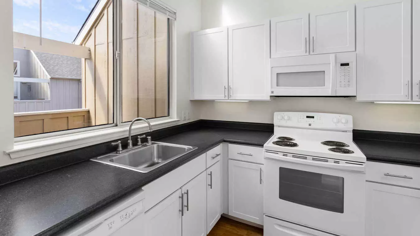 Riva Terra Apartments at Redwood Shores photo 4