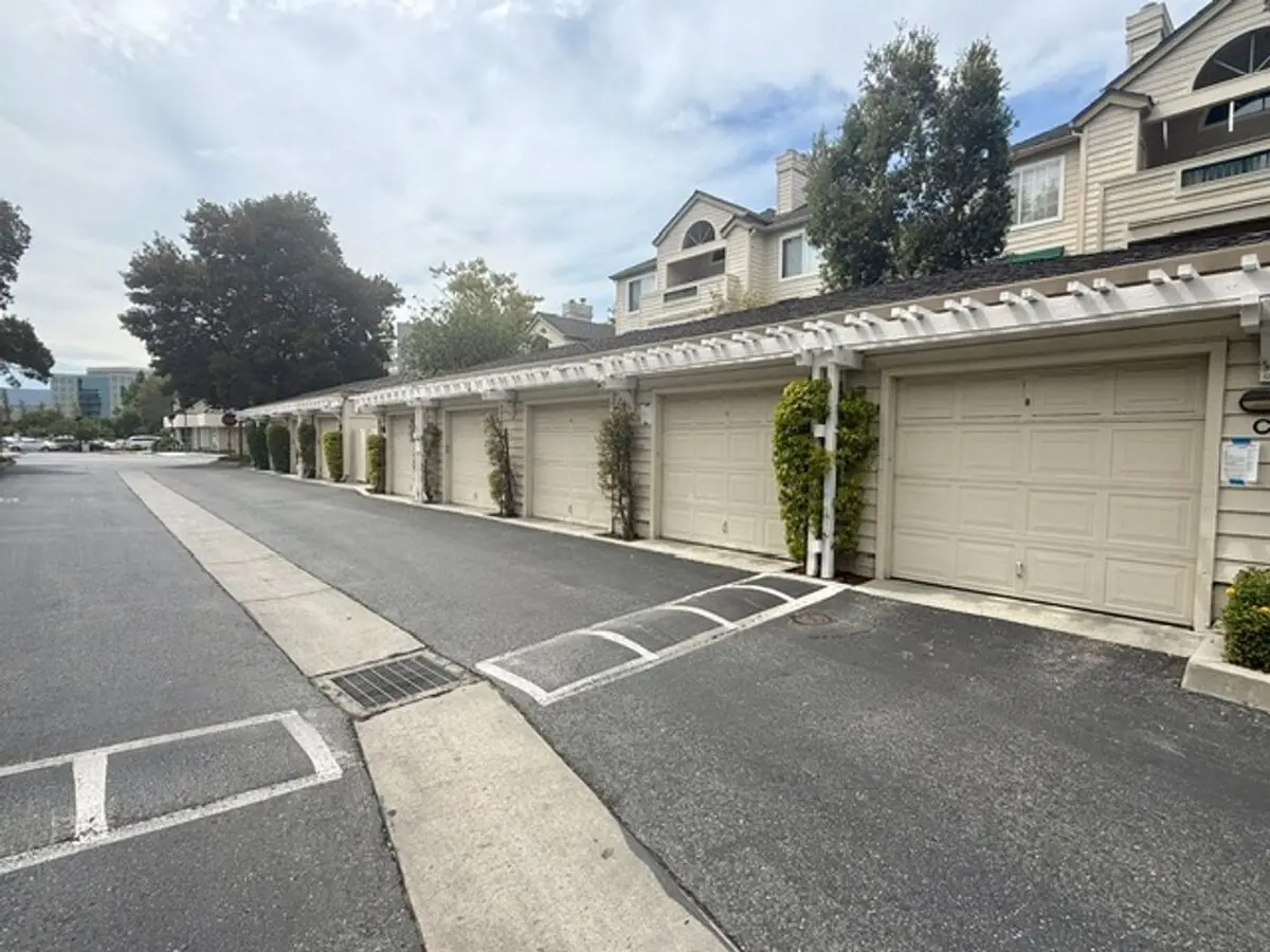 Spacious Condo Home In The Redwood Shores Area. Available Now! photo 5