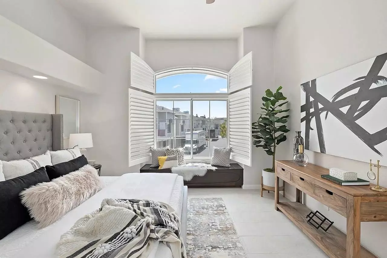 The Primary Suite Located On The Main Floor Includes A Walk-in Closet photo 4