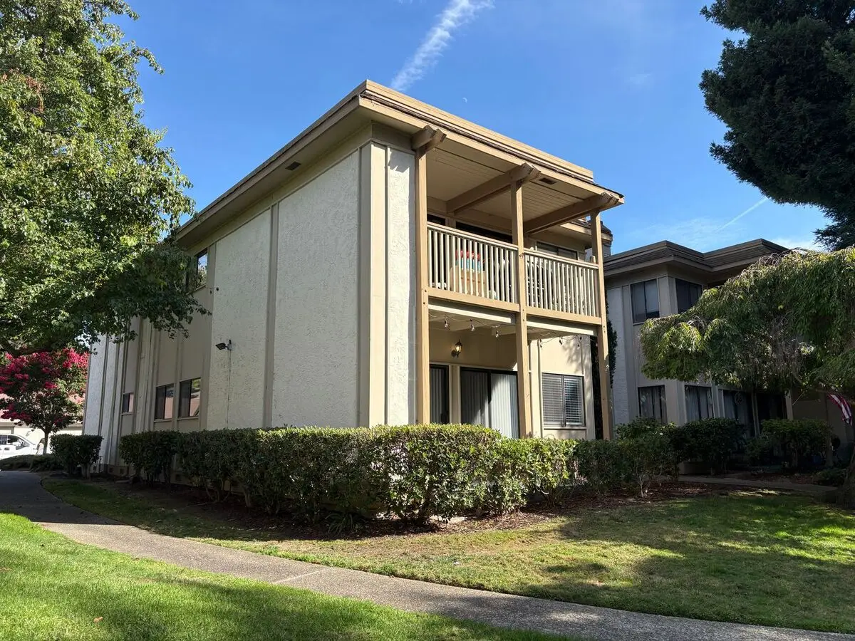 50 Horgan Ave Redwood City, CA 94061 photo 2