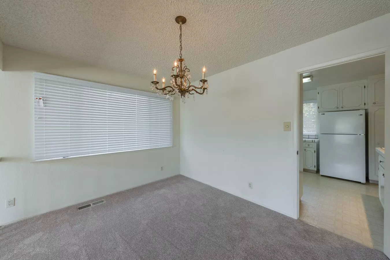Wonderful 3 Bed 2 Bath Single Family Home Located In Redwood City photo 4